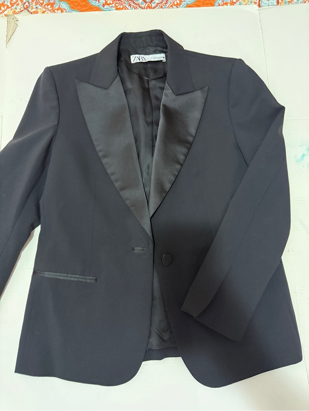 Zara’s women’s black Blazer size L